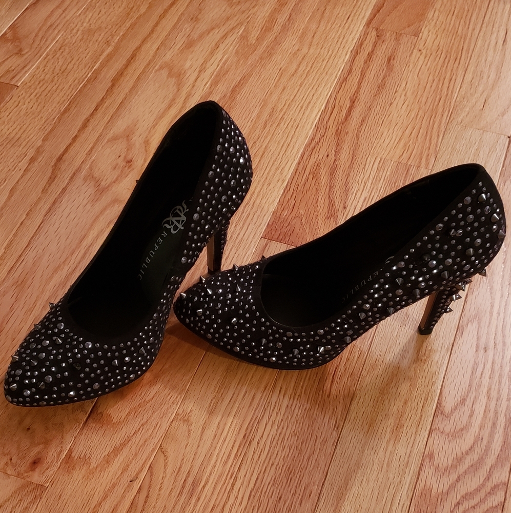Studded heel